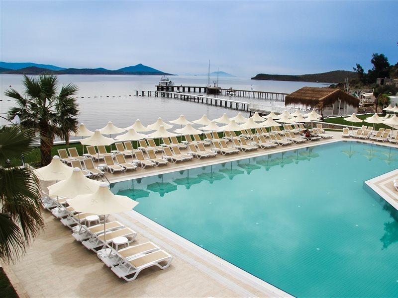 Otel Club Sardinia 4*